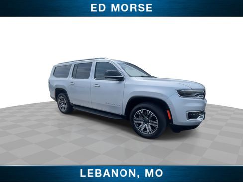 Used 2024 Jeep Wagoneer L Series II w/ Flexible Seating Group AWD/4WD image 2