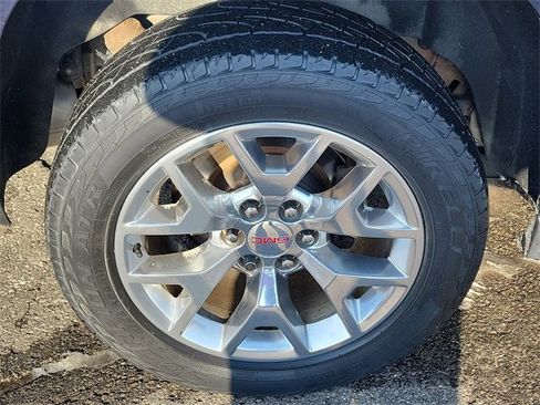 Used 2017 GMC Yukon XL SLE w/ SLE Value Package image 4