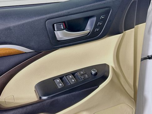 Used 2017 Toyota Highlander Limited Platinum image 15