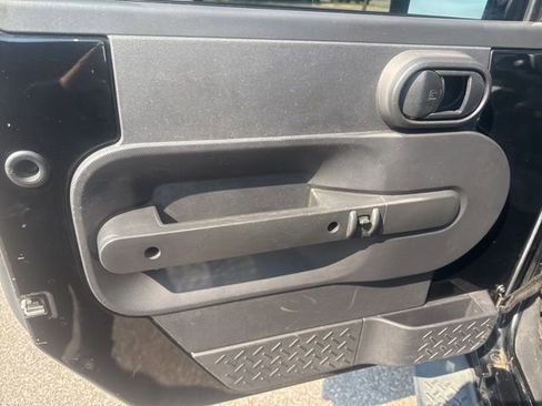 Used 2008 Jeep Wrangler Unlimited Sahara w/ Dual Top Group image 22