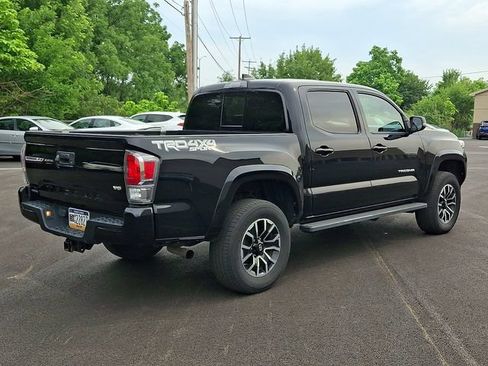 Used 2020 Toyota Tacoma TRD Sport AWD/4WD image 2