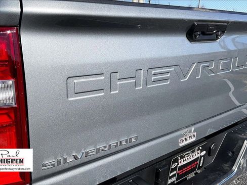 Used 2024 Chevrolet Silverado 2500 LTZ w/ LTZ Convenience Package image 8