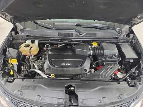 Used 2018 Chrysler Pacifica Touring-L image 30