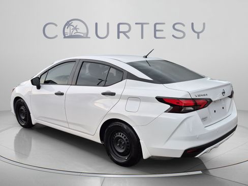 Used 2020 Nissan Versa S FWD image 5