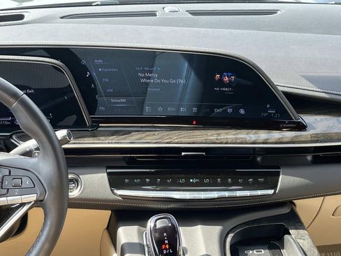 Certified 2024 Cadillac Escalade ESV Premium Luxury image 17