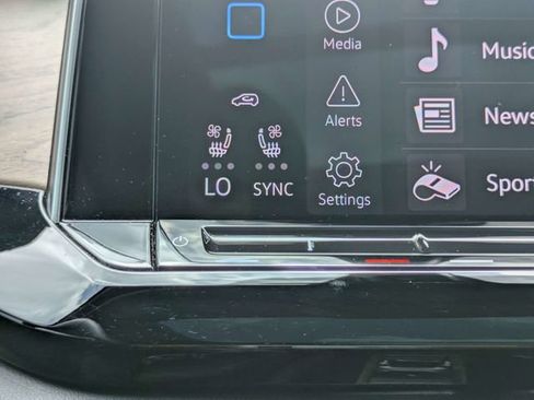 Used 2024 Volkswagen Atlas SE FWD image 24