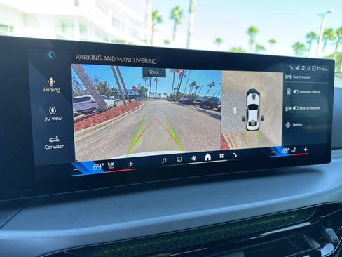 Certified 2025 BMW 230i Coupe w/ M Sport Package image 19