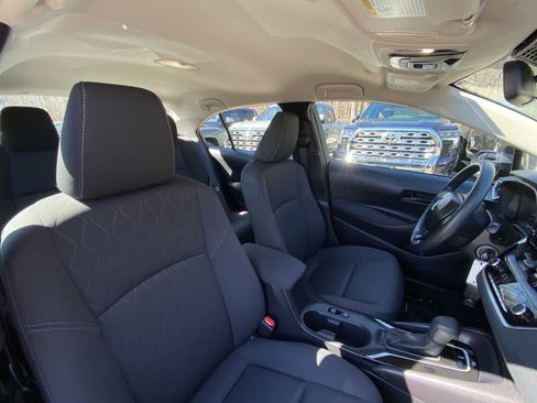 Used 2025 Toyota Corolla LE image 29