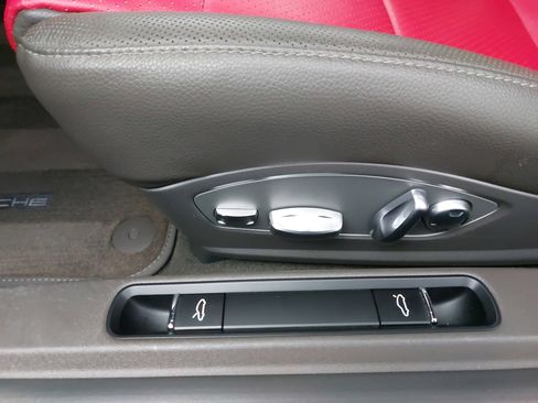 Certified 2019 Porsche 911 Targa 4S image 28