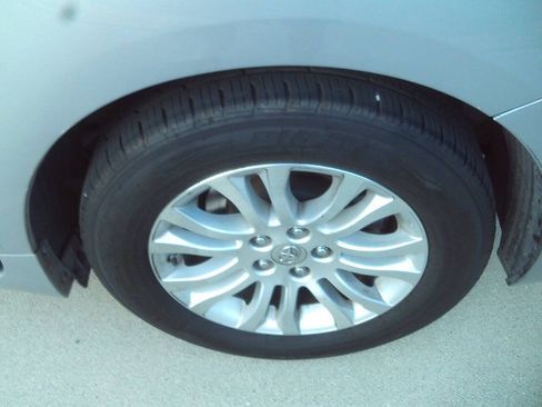 Used 2012 Toyota Sienna XLE w/ Premium Pkg FWD image 35