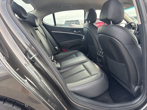 Used 2023 Genesis G70 2.0T RWD image 11