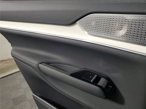 Certified 2025 Volvo EX90 Ultra AWD/4WD image 13