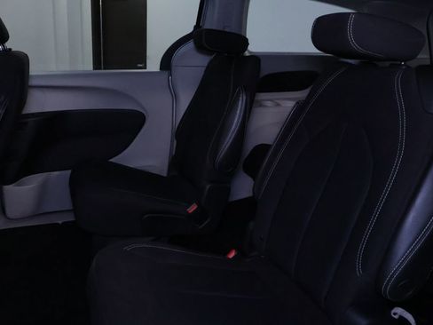 Used 2023 Chrysler Voyager LX FWD image 14
