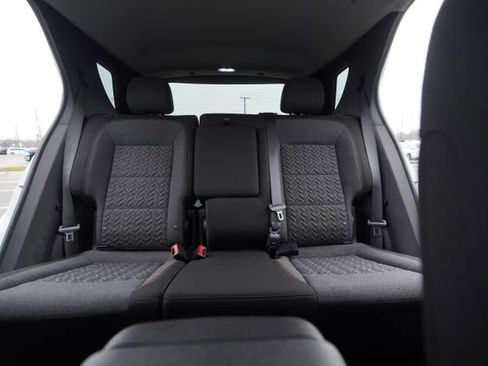 Used 2022 Chevrolet Equinox LT w/ Driver Convenience Package image 32