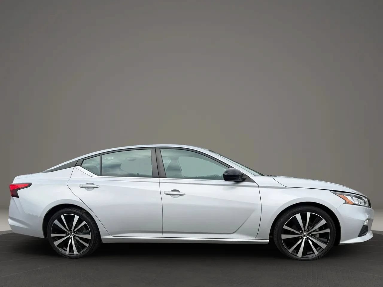 Used 2020 Nissan Altima 2.5 SR FWD image 4