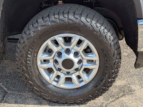 Used 2024 Chevrolet Silverado 2500 LT w/ Convenience Package image 11