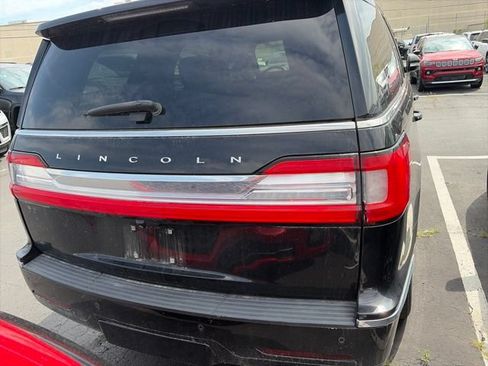 Used 2018 Lincoln Navigator Reserve w/ Technology Package AWD/4WD image 6