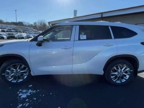 Used 2023 Toyota Highlander Limited AWD/4WD image 5