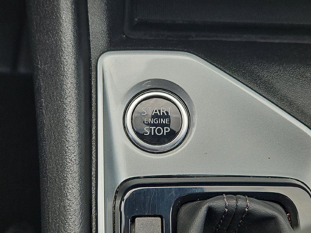 Used 2025 Nissan Altima 2.5 SV FWD image 32