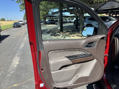 Used 2022 GMC Canyon Denali AWD/4WD image 9