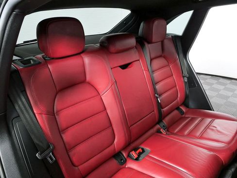 Certified 2024 Porsche Macan image 22