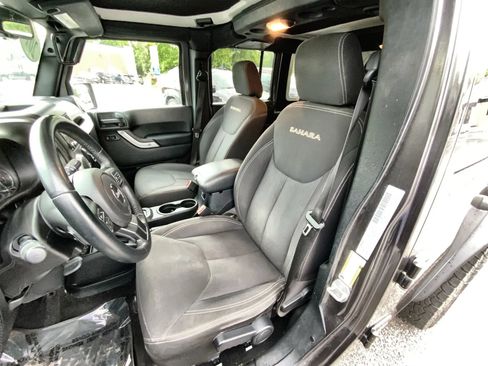 Used 2016 Jeep Wrangler Unlimited Sahara w/ Connectivity Group AWD/4WD image 13