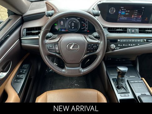 Certified 2021 Lexus ES 300h image 16