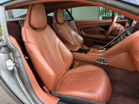 Used 2018 Aston Martin DB11 V12 RWD image 25