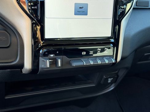 Used 2024 RAM 2500 Laramie image 32