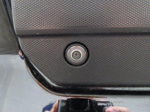 Used 2020 Chevrolet Silverado 1500 High Country image 32