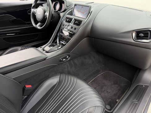Used 2021 Aston Martin DB11 Coupe image 17