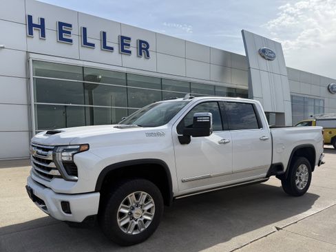 Used 2024 Chevrolet Silverado 3500 High Country w/ Technology Package AWD/4WD image 3