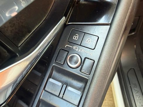 Used 2021 Land Rover Range Rover Evoque S AWD/4WD image 21