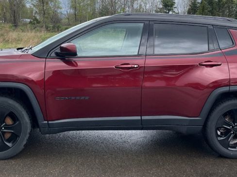 Used 2021 Jeep Compass Latitude w/ Sun and Sound Group AWD/4WD image 4