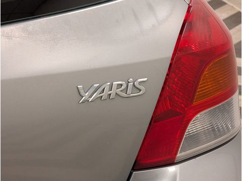 Used 2009 Toyota Yaris 4-Door Hatchback image 6