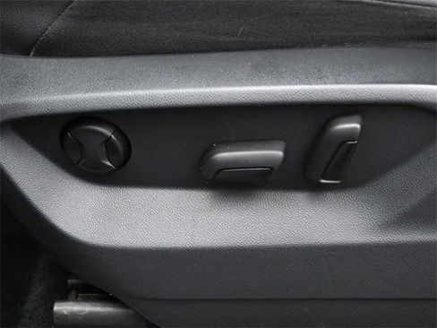 Used 2020 Volkswagen Tiguan SE w/ Panoramic Sunroof Package image 10