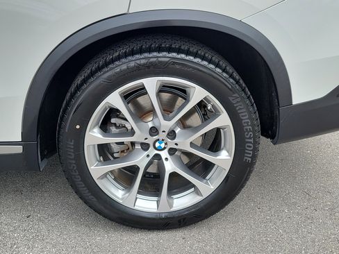 Certified 2024 BMW X5 xDrive40i w/ Premium Package AWD/4WD image 8
