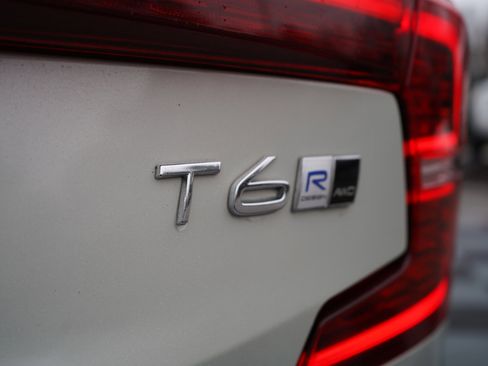 Used 2019 Volvo S60 T6 R-Design image 25