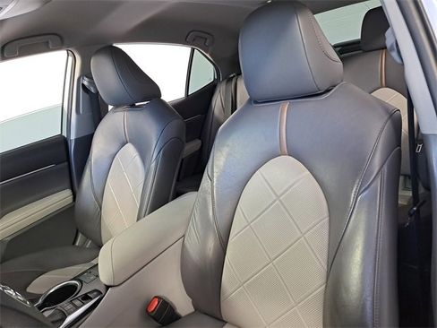 Used 2019 Toyota Camry XLE image 19