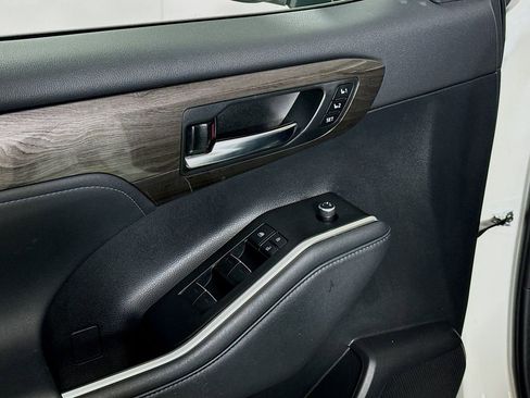 Used 2021 Toyota Highlander Limited image 17