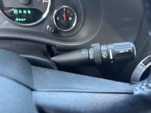 Used 2017 Jeep Wrangler Unlimited Rubicon w/ Max Tow Package AWD/4WD image 17