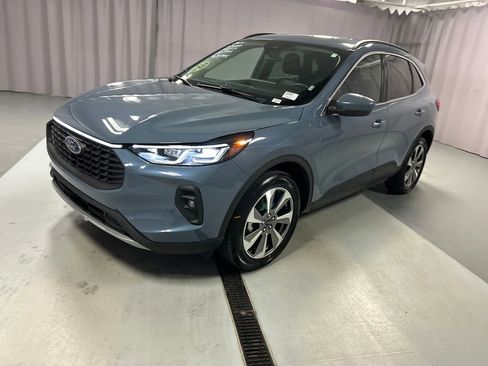Used 2025 Ford Escape Platinum image 3