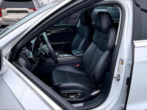 Used 2022 Audi S8 w/ S8 Comfort Plus Package AWD/4WD image 23