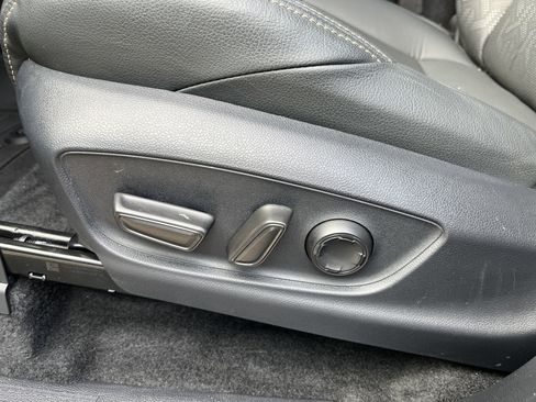 Used 2025 Toyota Tacoma Limited image 23