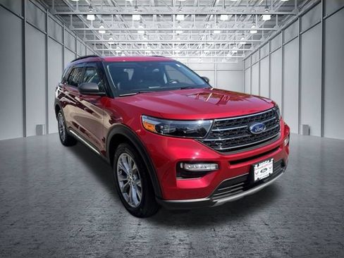 Used 2023 Ford Explorer XLT w/ Equipment Group 202A AWD/4WD image 5
