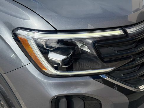 Certified 2024 Volkswagen Atlas Cross Sport SE FWD image 34