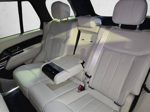 Used 2025 Land Rover Range Rover SE AWD/4WD image 14