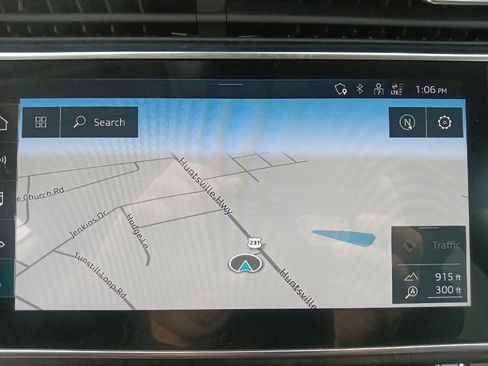 Used 2023 Audi Q8 Premium image 25