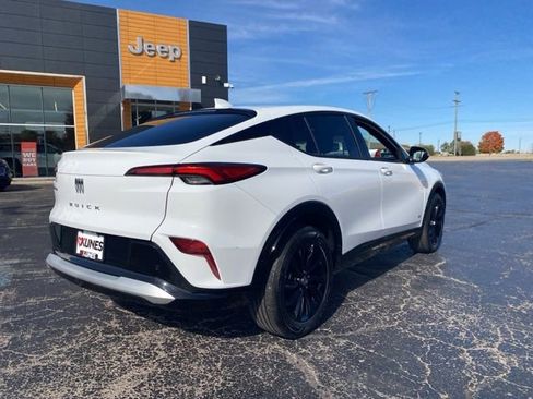 Used 2025 Buick Envista Sport Touring image 9