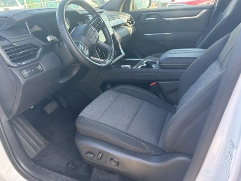 Used 2025 GMC Acadia Elevation image 10